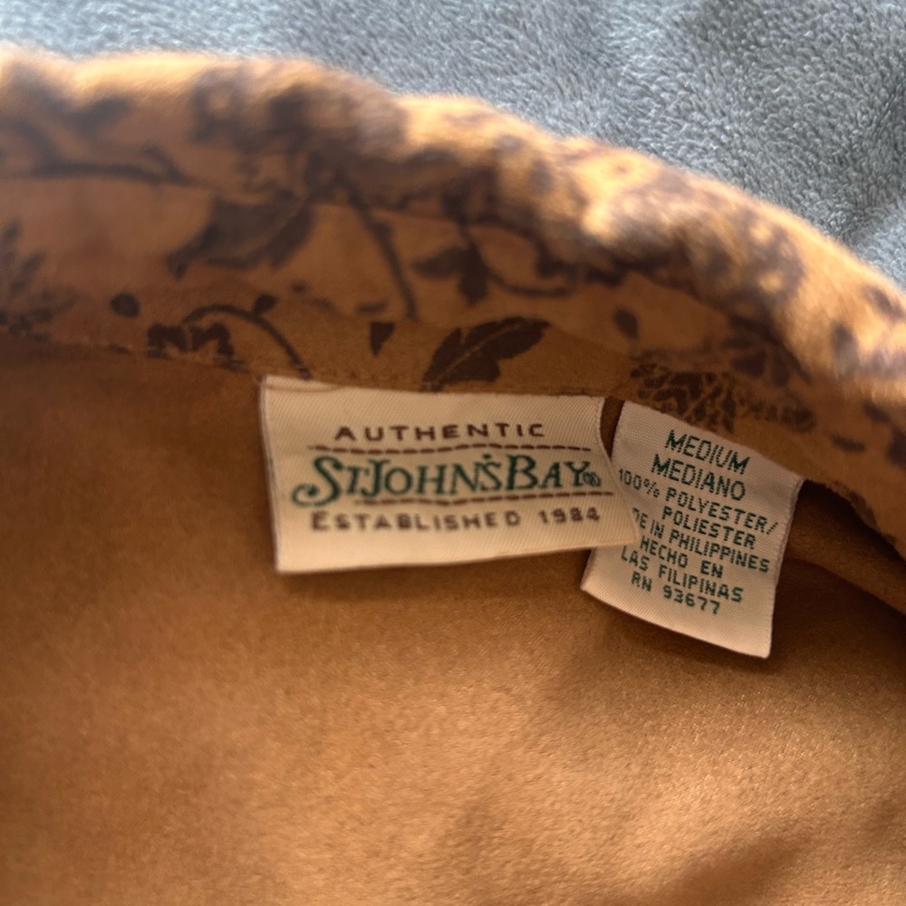 Size M St. John’s Bay suede collard shirt